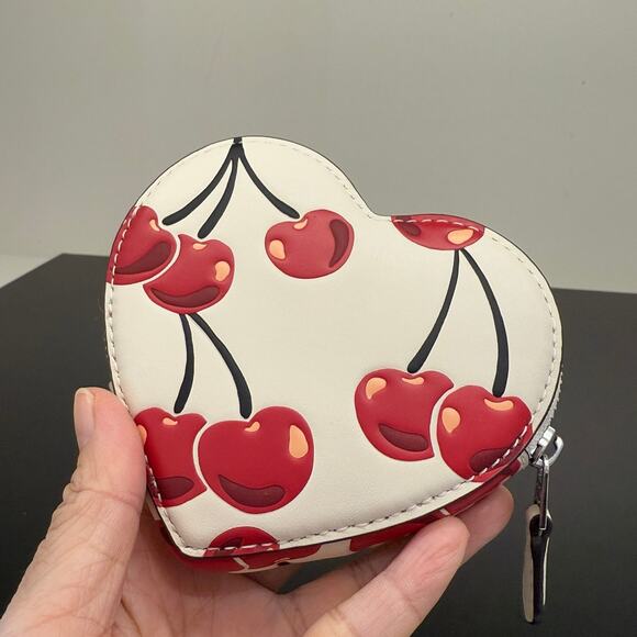Last 1 ‼️Coach CZ477 Heart Coin Case With Cherry Print - Picture 4 of 7
